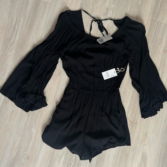 Forever 21 long sleeved romper - black NWT new with tags - Picture 1 of 3